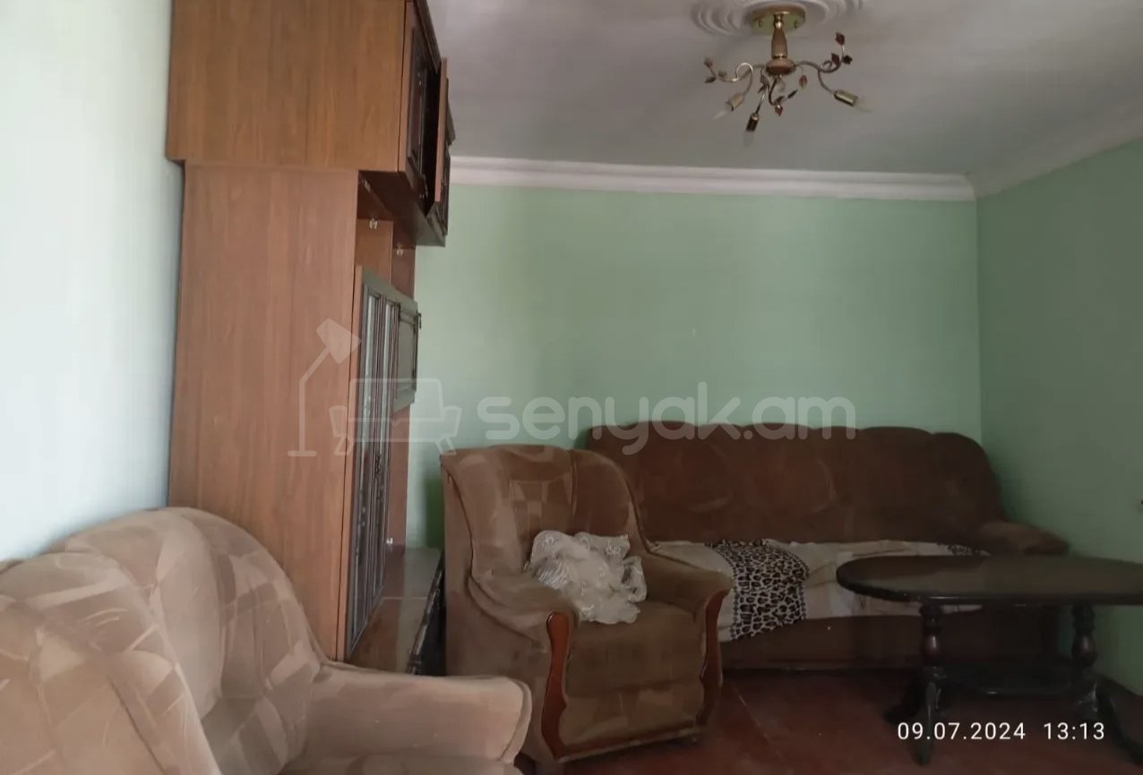 3 Սենյականոց Բնակարան Քարե Շենքում, 72քմ, 2/2 հարկ, Նորմալ Վիճակում, Կահավորված