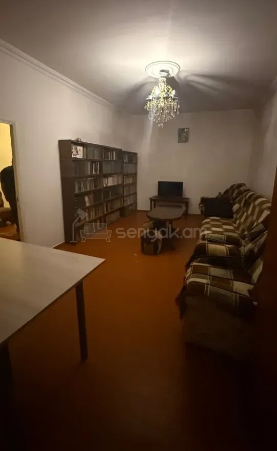 2 Սենյականոց Բնակարան Քարե Շենքում, 56քմ, 2/2 հարկ, Նորմալ Վիճակում, Կահավորված