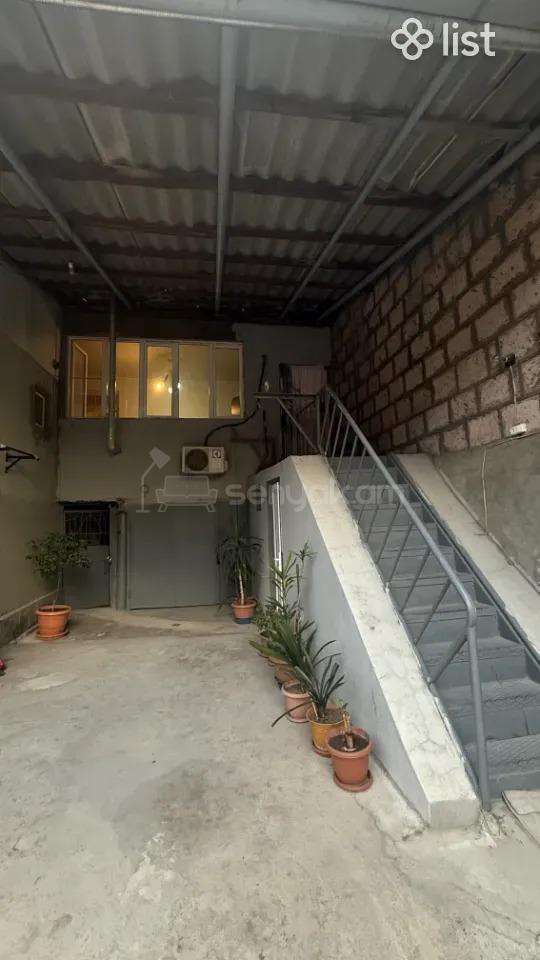 2 Սենյականոց Բնակարան Քարե Շենքում, 56քմ, 2/2 հարկ, Նորմալ Վիճակում, Կահավորված