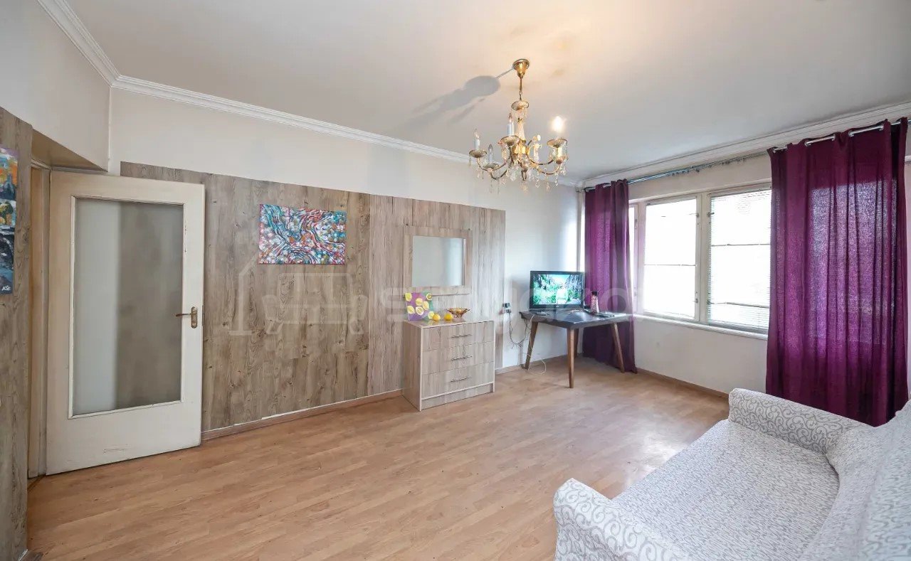 3 Սենյականոց Բնակարան Քարե Շենքում, 77քմ, 2/5 հարկ, Նորմալ Վիճակում