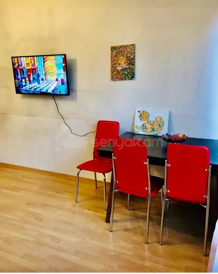 3 Սենյականոց Բնակարան Քարե Շենքում, 77քմ, 2/5 հարկ, Նորմալ Վիճակում