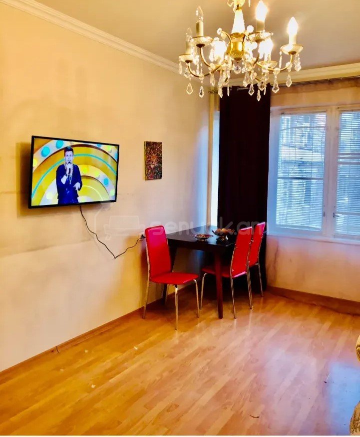 3 Սենյականոց Բնակարան Քարե Շենքում, 77քմ, 2/5 հարկ, Նորմալ Վիճակում