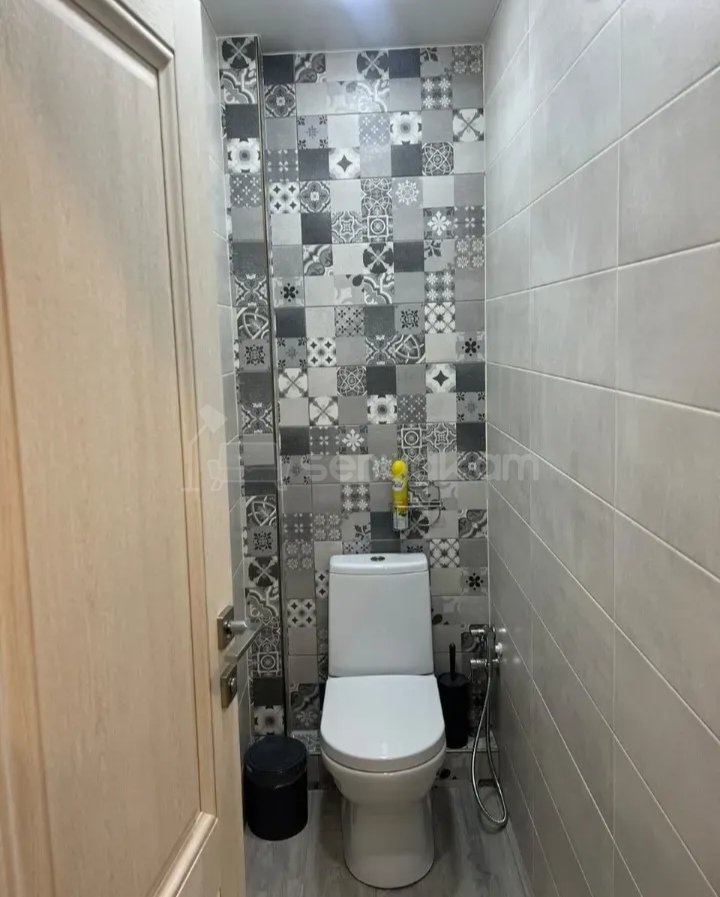 3 Սենյականոց Բնակարան Քարե Շենքում, 85քմ, 5/5 հարկ, Դիզայներական Վերանորոգված, Կահավորված