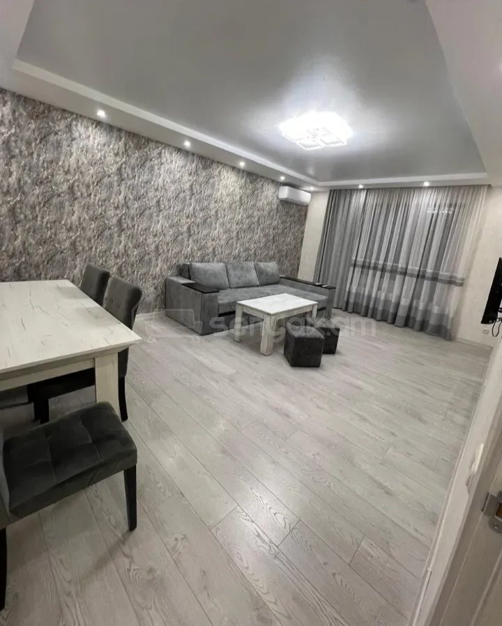 3 Սենյականոց Բնակարան Քարե Շենքում, 85քմ, 5/5 հարկ, Դիզայներական Վերանորոգված, Կահավորված