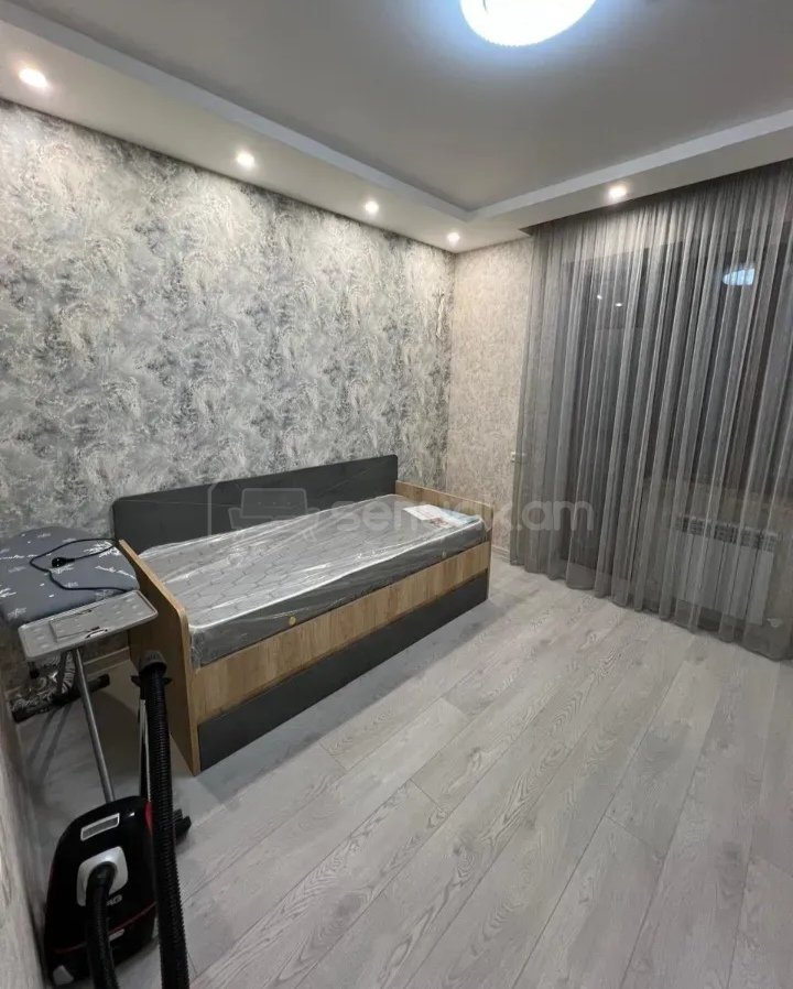 3 Սենյականոց Բնակարան Քարե Շենքում, 85քմ, 5/5 հարկ, Դիզայներական Վերանորոգված, Կահավորված