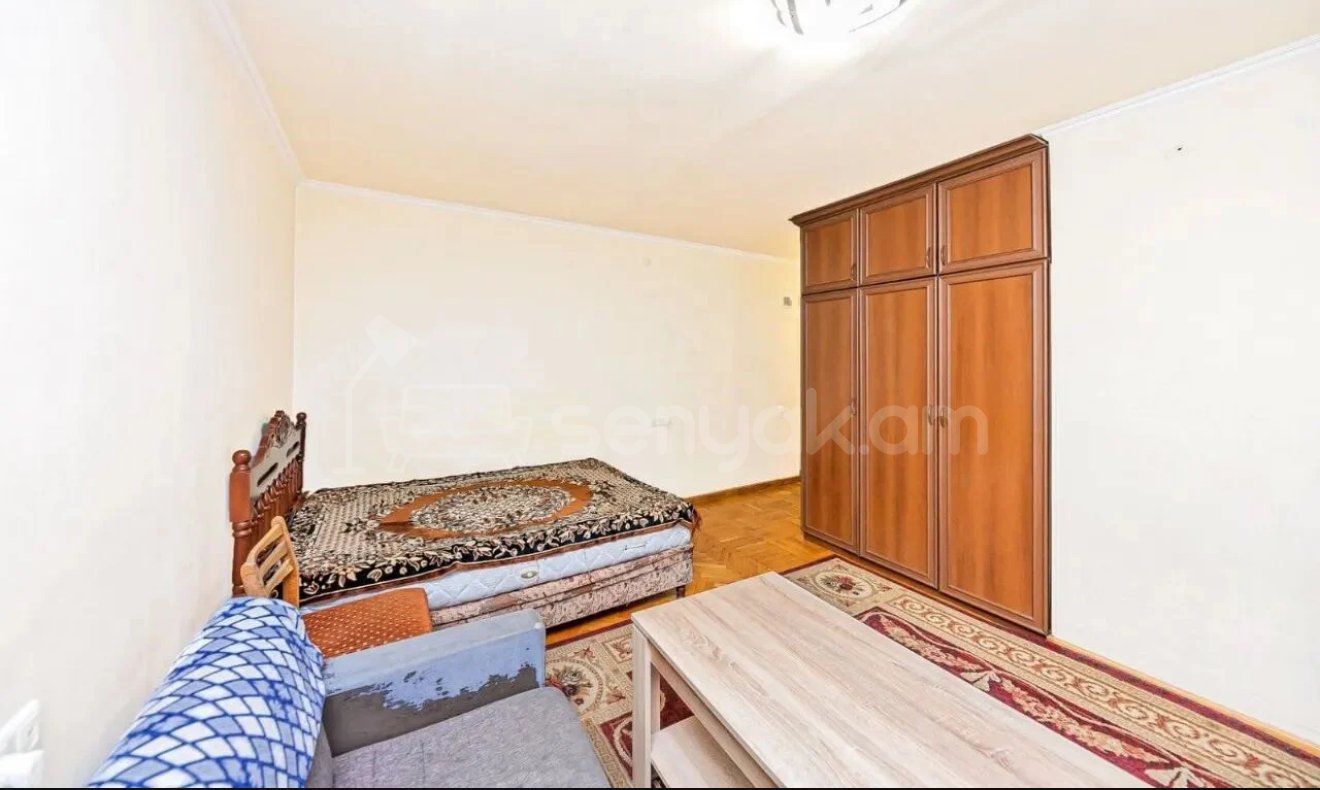 1 Սենյականոց Բնակարան Քարե Շենքում, 30քմ, 3/5 հարկ, Կապիտալ Վերանորոգված