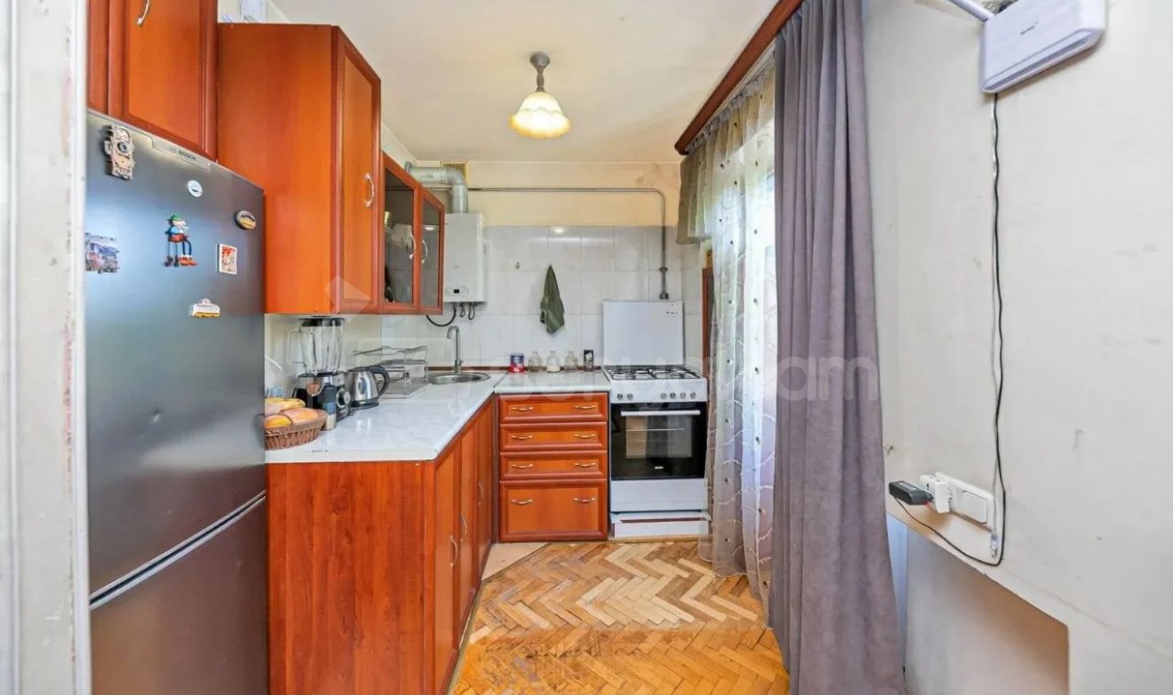 1 Սենյականոց Բնակարան Քարե Շենքում, 30քմ, 3/5 հարկ, Կապիտալ Վերանորոգված