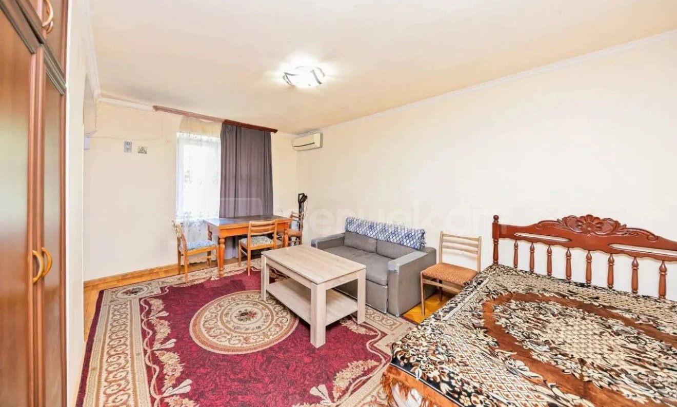 1 Սենյականոց Բնակարան Քարե Շենքում, 30քմ, 3/5 հարկ, Կապիտալ Վերանորոգված