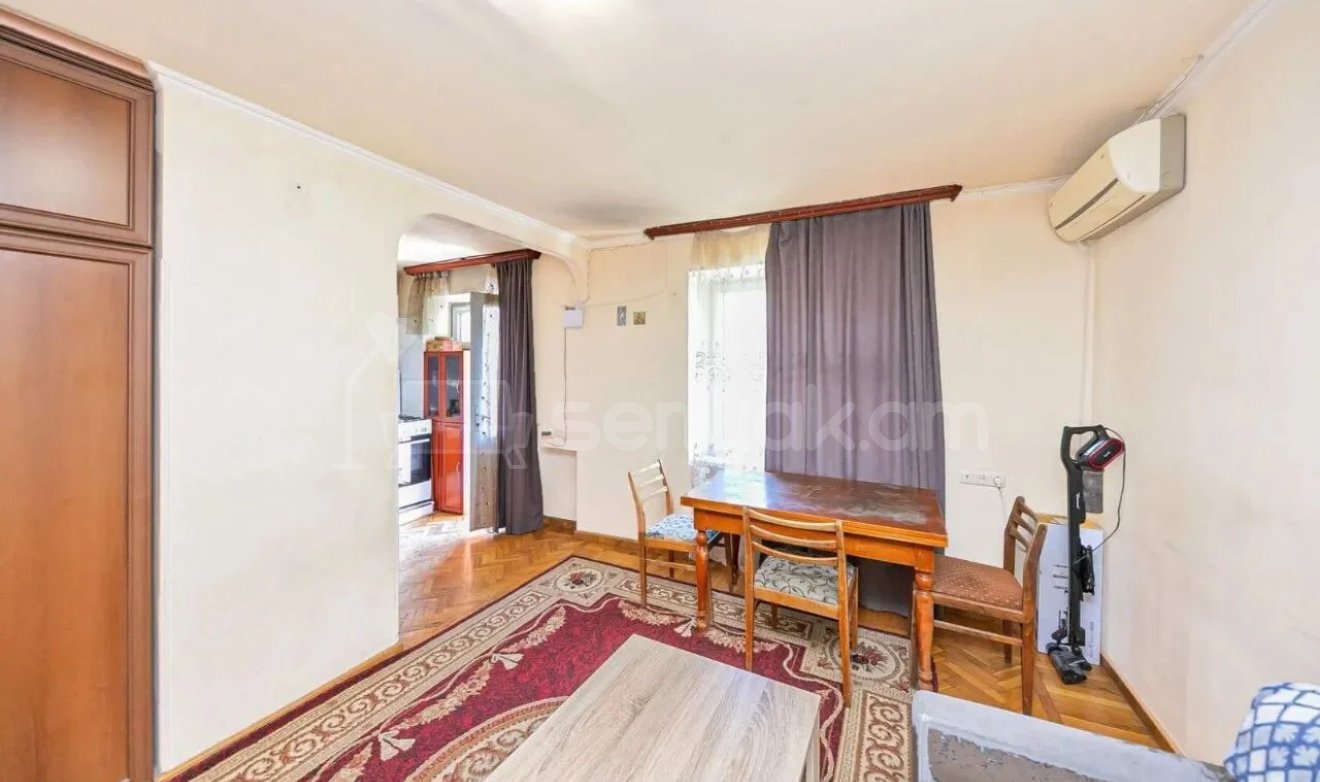 1 Սենյականոց Բնակարան Քարե Շենքում, 30քմ, 3/5 հարկ, Կապիտալ Վերանորոգված