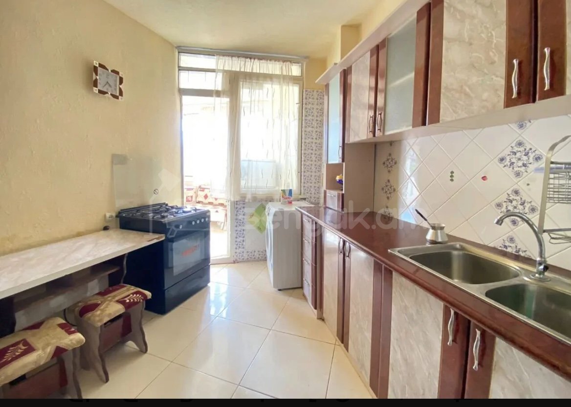 3 Սենյականոց Բնակարան, 94քմ, 4/16 հարկ, Նորմալ Վիճակում, Կահավորված