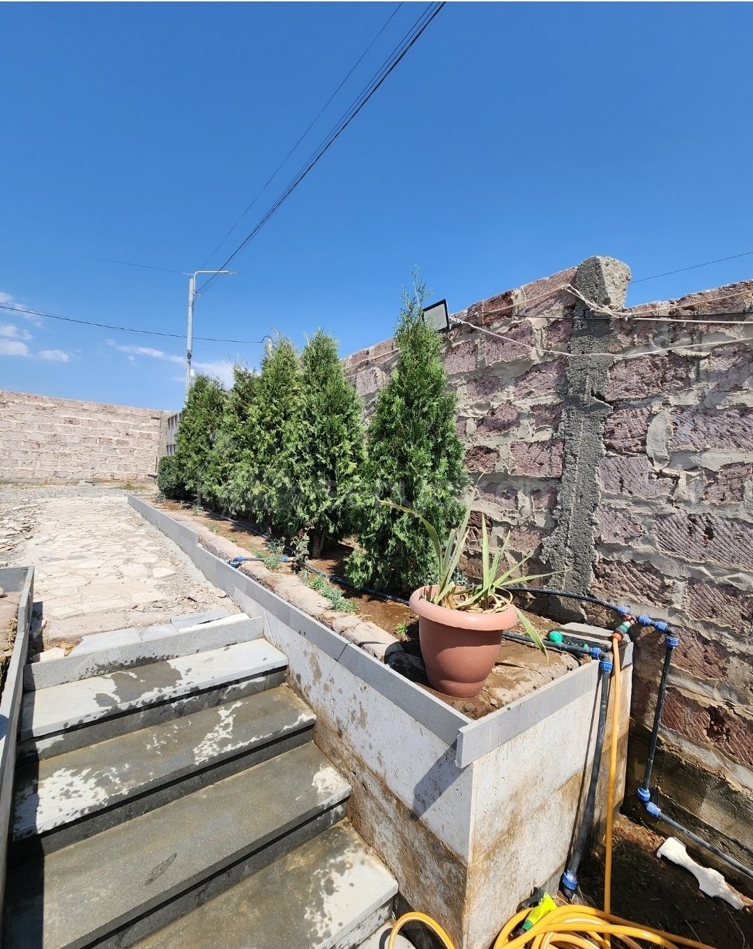 Բնակելի Նշանակության Հողատարածք, 1100քմ, Խմելու Ջրով, Էլեկտրականությամբ, Պարսպապատ