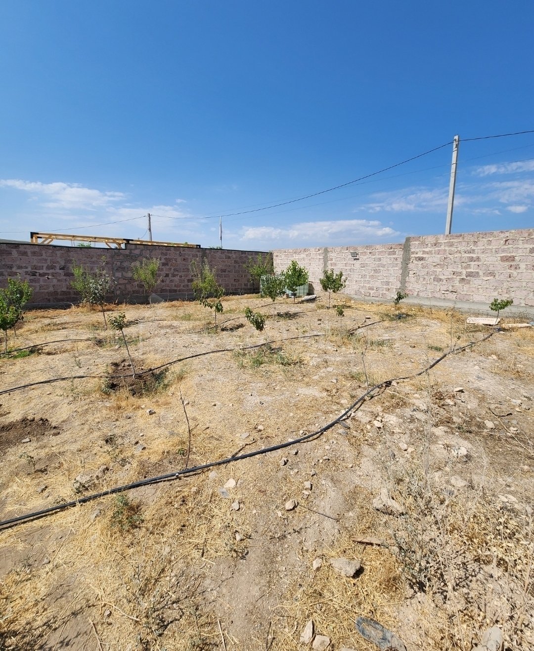 Բնակելի Նշանակության Հողատարածք, 1100քմ, Խմելու Ջրով, Էլեկտրականությամբ, Պարսպապատ