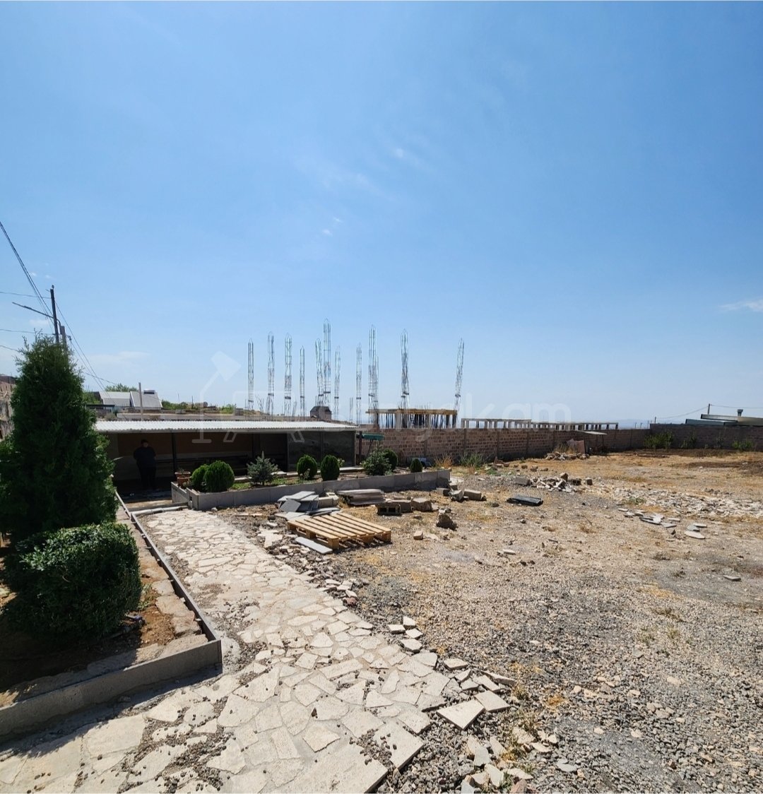 Բնակելի Նշանակության Հողատարածք, 1100քմ, Խմելու Ջրով, Էլեկտրականությամբ, Պարսպապատ