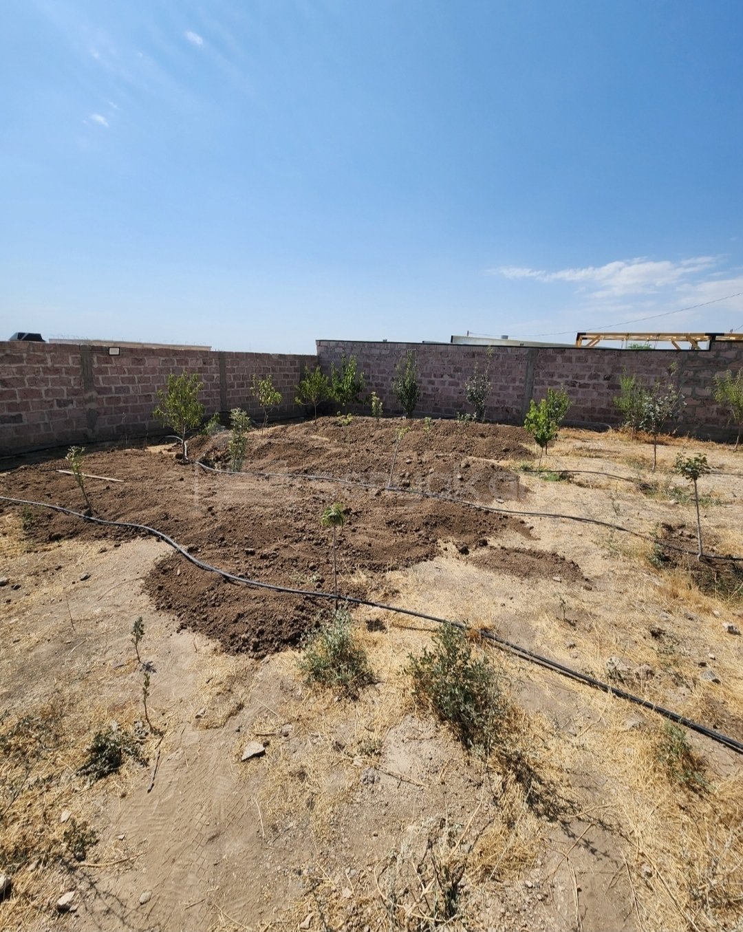 Բնակելի Նշանակության Հողատարածք, 1100քմ, Խմելու Ջրով, Էլեկտրականությամբ, Պարսպապատ