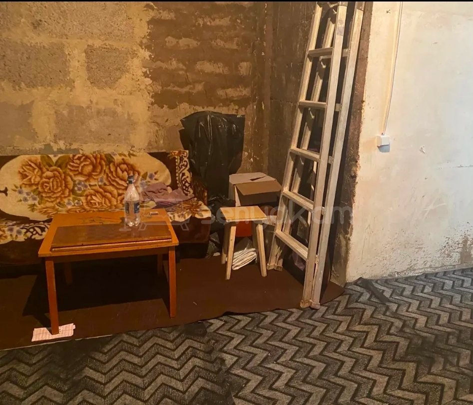 3 Սենյականոց Բնակարան Քարե Շենքում, 100քմ, 4/5 հարկ, Նորմալ Վիճակում