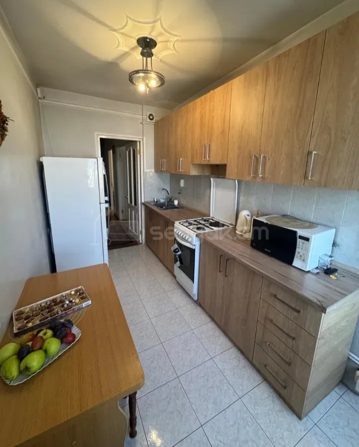 4 Սենյականոց Բնակարան, 90քմ, 7/14 հարկ, Նորմալ Վիճակում, Կահավորված