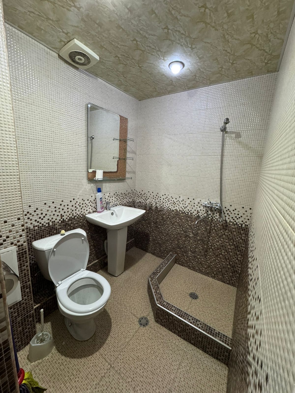 1 Սենյականոց Բնակարան Քարե Շենքում, 40քմ, 3/5 հարկ, Նորմալ Վիճակում, Կահավորված