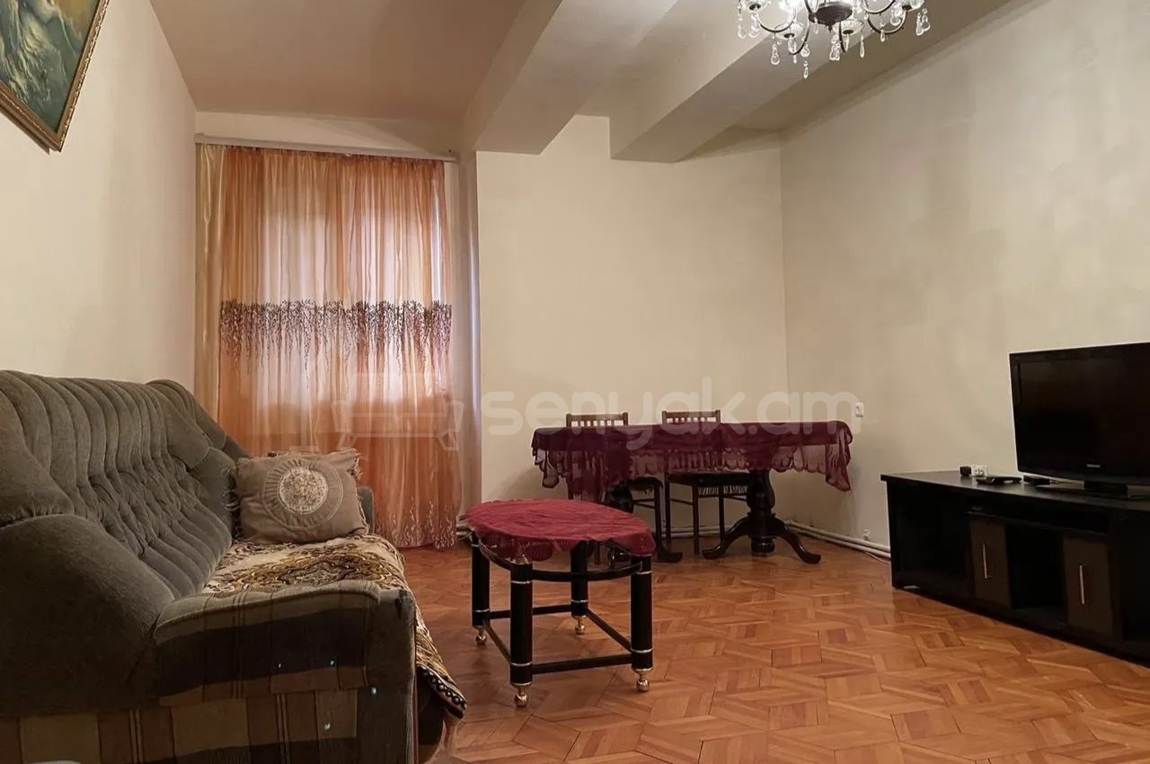 3 Սենյականոց Բնակարան Քարե Շենքում, 78քմ, 1/1 հարկ, Նորմալ Վիճակում, Կահավորված