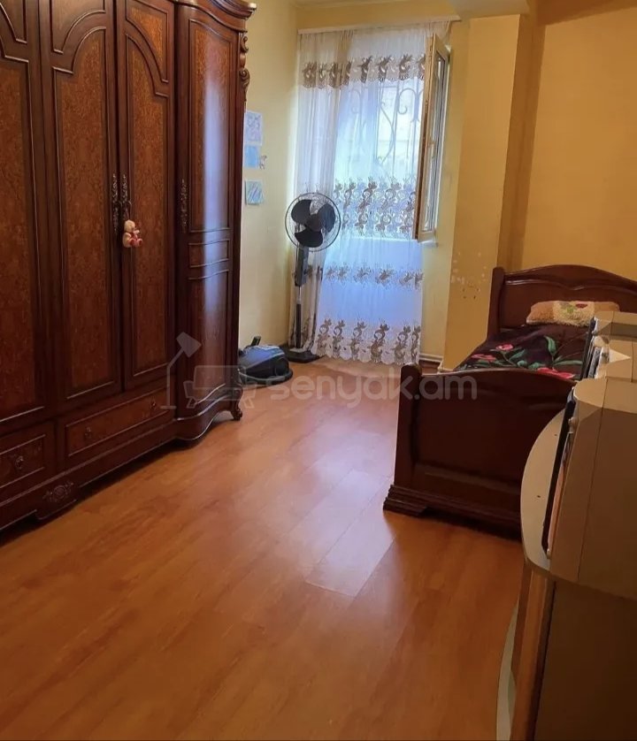 3 Սենյականոց Բնակարան Քարե Շենքում, 78քմ, 1/1 հարկ, Նորմալ Վիճակում, Կահավորված