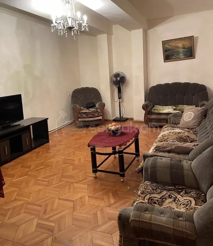 3 Սենյականոց Բնակարան Քարե Շենքում, 78քմ, 1/1 հարկ, Նորմալ Վիճակում, Կահավորված