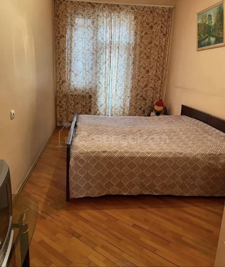 3 Սենյականոց Բնակարան Քարե Շենքում, 78քմ, 1/1 հարկ, Նորմալ Վիճակում, Կահավորված