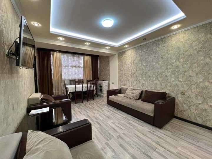3 Սենյականոց Բնակարան Քարե Շենքում, 77քմ, 3/5 հարկ, Կապիտալ Վերանորոգված, Կահավորված, Արևկող