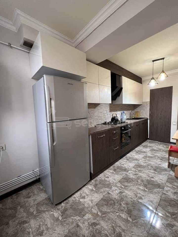 3 Սենյականոց Բնակարան Քարե Շենքում, 77քմ, 3/5 հարկ, Կապիտալ Վերանորոգված, Կահավորված, Արևկող