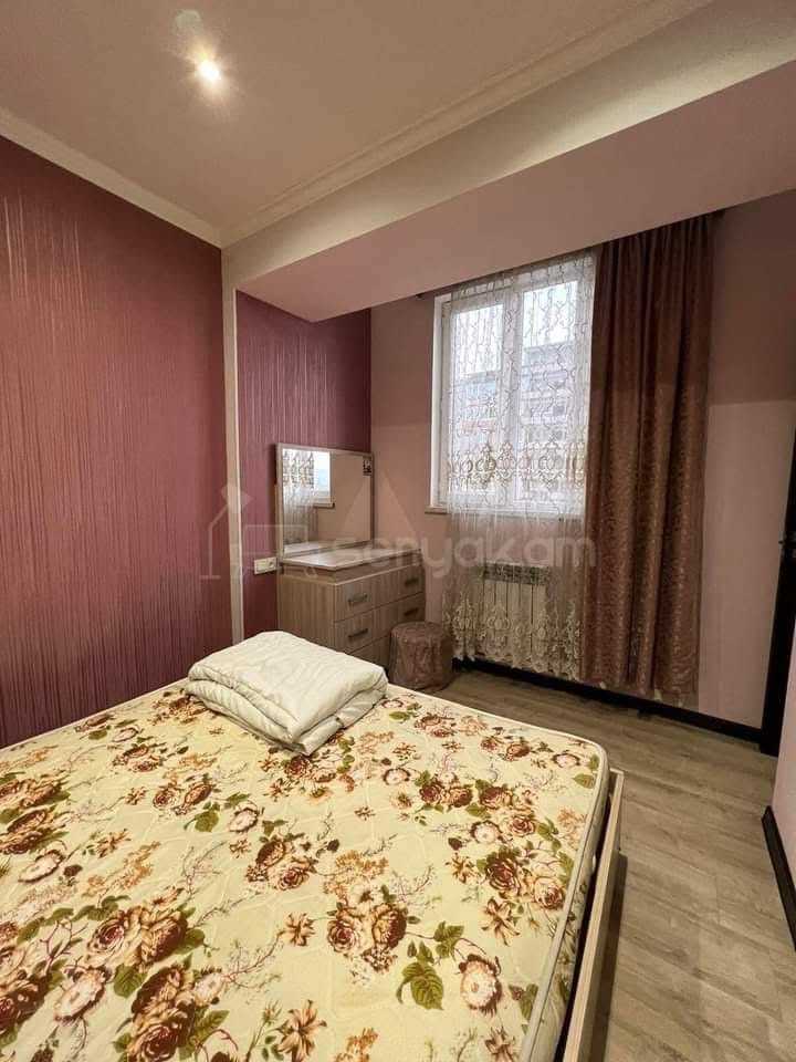 3 Սենյականոց Բնակարան Քարե Շենքում, 77քմ, 3/5 հարկ, Կապիտալ Վերանորոգված, Կահավորված, Արևկող