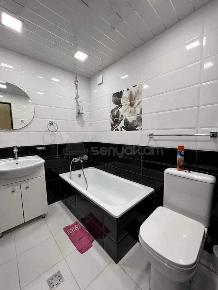 3 Սենյականոց Բնակարան Քարե Շենքում, 77քմ, 3/5 հարկ, Կապիտալ Վերանորոգված, Կահավորված, Արևկող