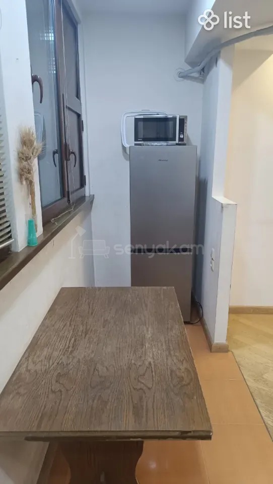 2 Սենյականոց Բնակարան Քարե Շենքում, 48քմ, 1/2 հարկ, Նորմալ Վիճակում, Կահավորված