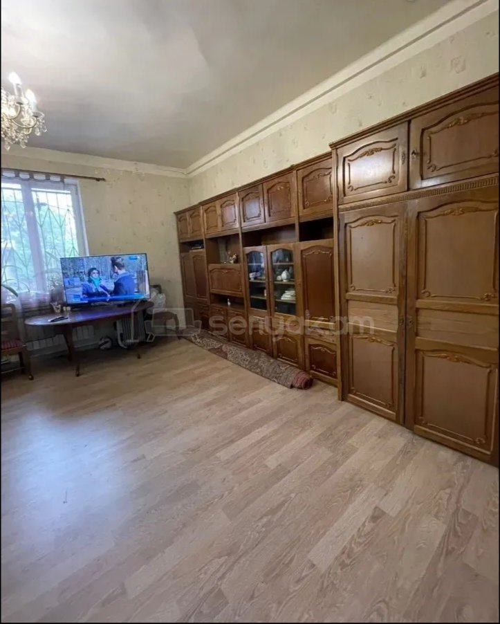 4 Սենյականոց Բնակարան Քարե Շենքում, 100քմ, 1/5 հարկ, Նորմալ Վիճակում, Կահավորված