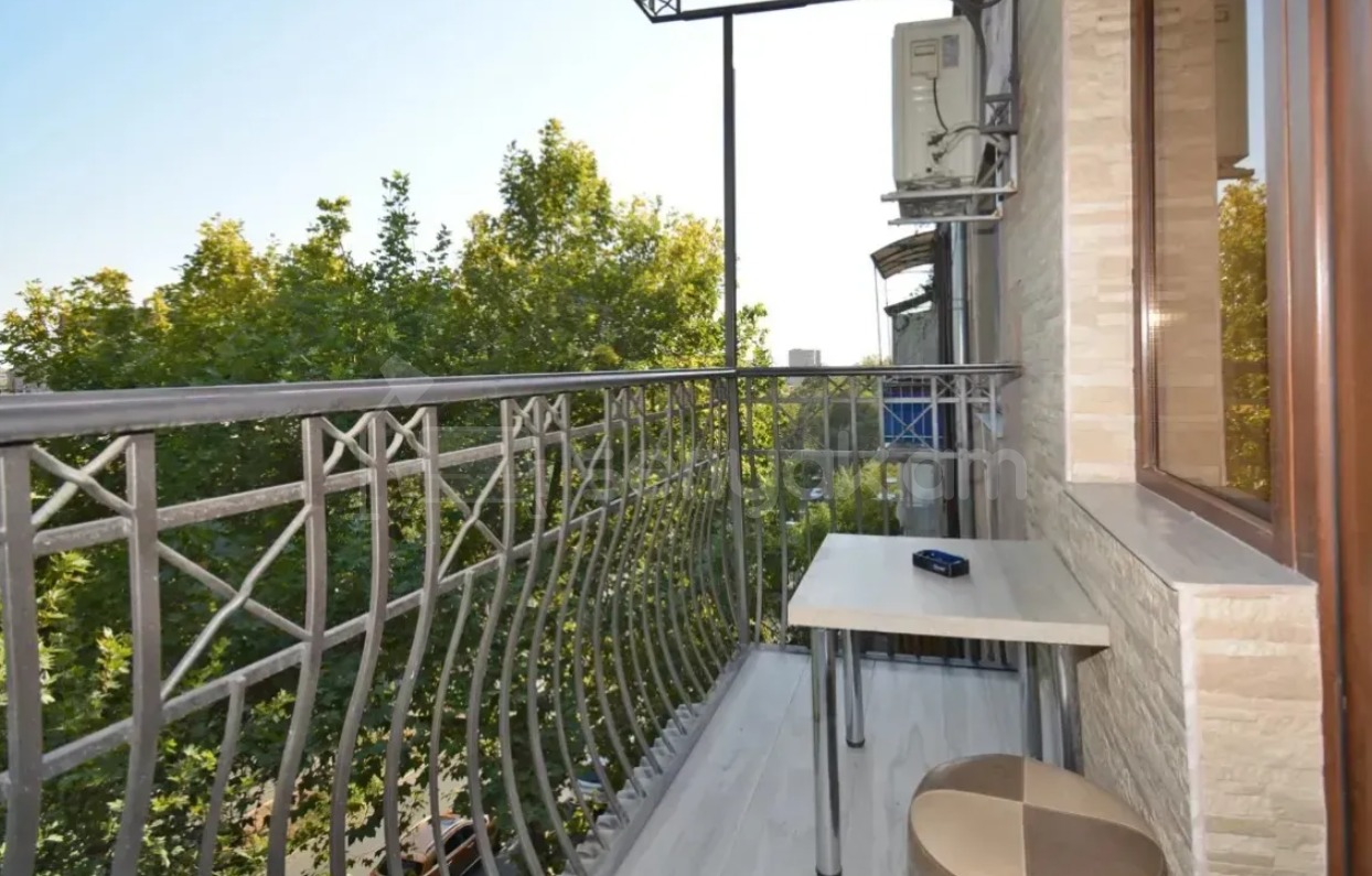 3 Սենյականոց Բնակարան Քարե Շենքում, 86քմ, 4/4 հարկ, Դիզայներական Վերանորոգված, Կահավորված, Արևկող