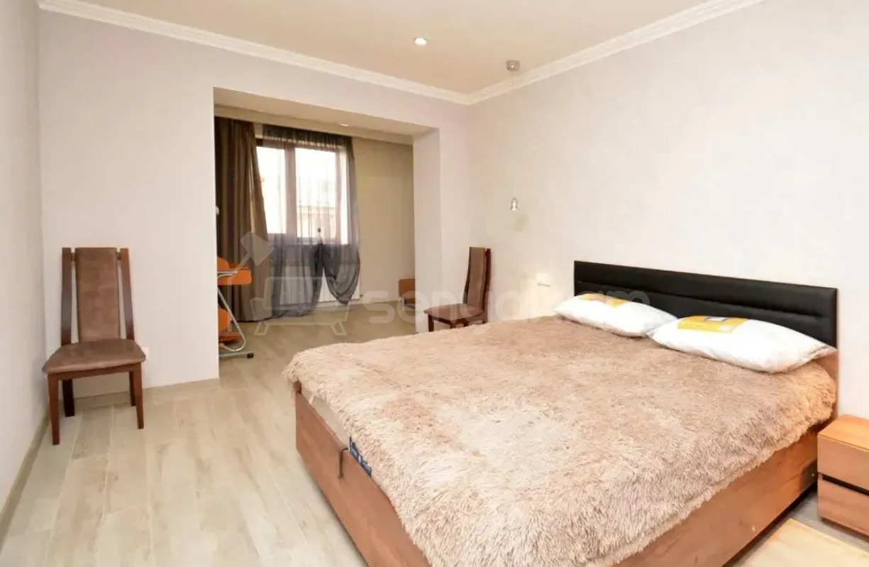 3 Սենյականոց Բնակարան Քարե Շենքում, 86քմ, 4/4 հարկ, Դիզայներական Վերանորոգված, Կահավորված, Արևկող