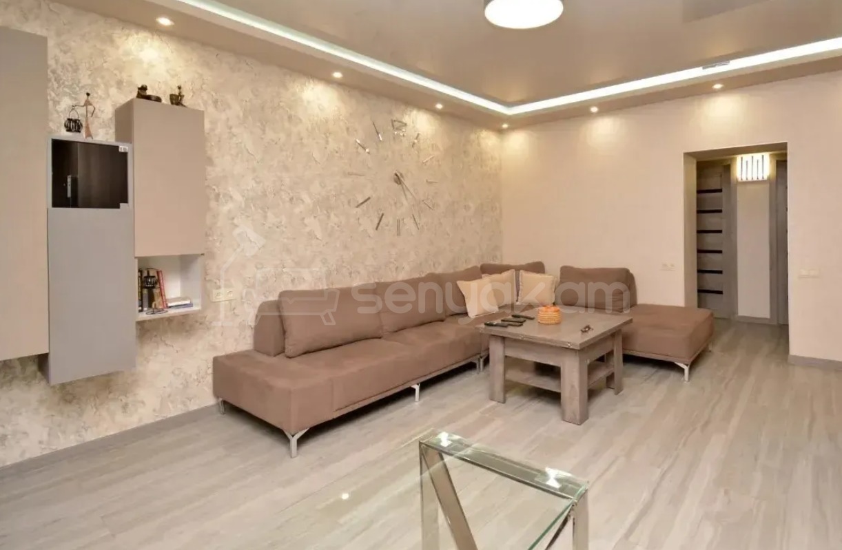 3 Սենյականոց Բնակարան Քարե Շենքում, 86քմ, 4/4 հարկ, Դիզայներական Վերանորոգված, Կահավորված, Արևկող