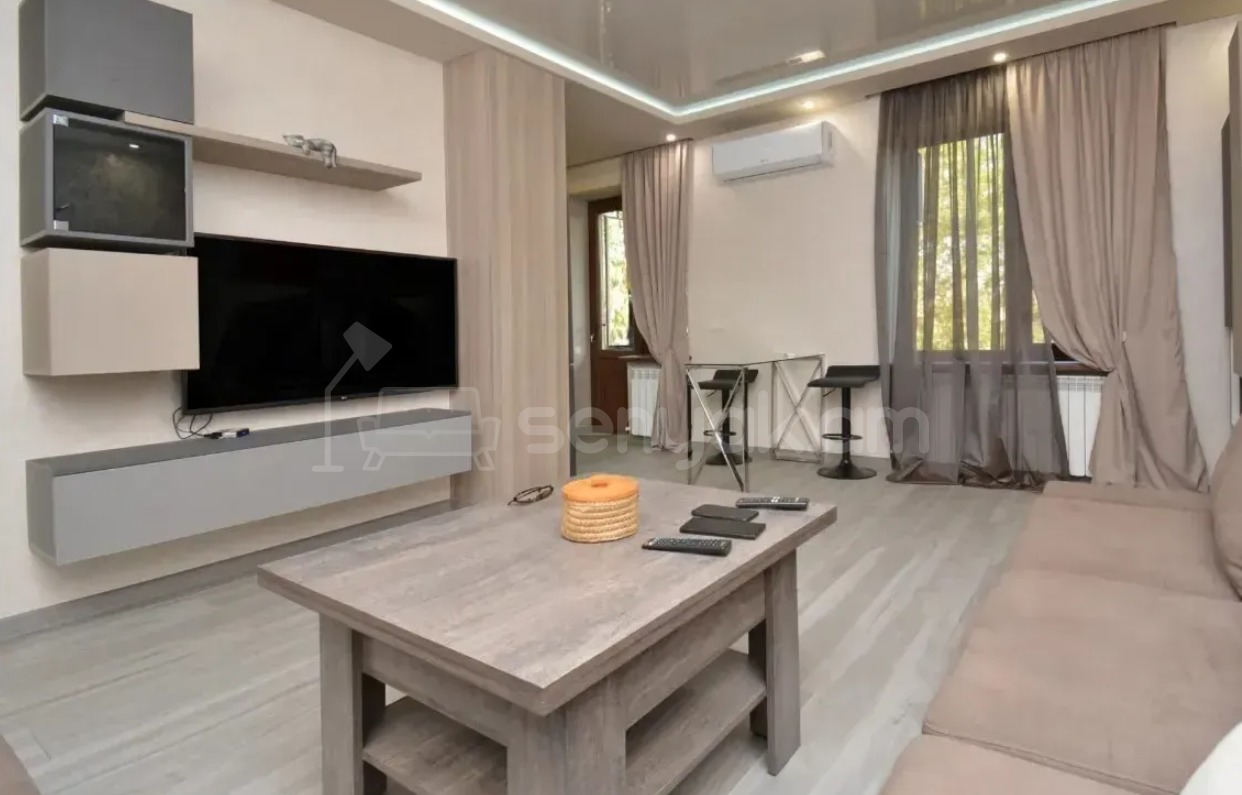 3 Սենյականոց Բնակարան Քարե Շենքում, 86քմ, 4/4 հարկ, Դիզայներական Վերանորոգված, Կահավորված, Արևկող