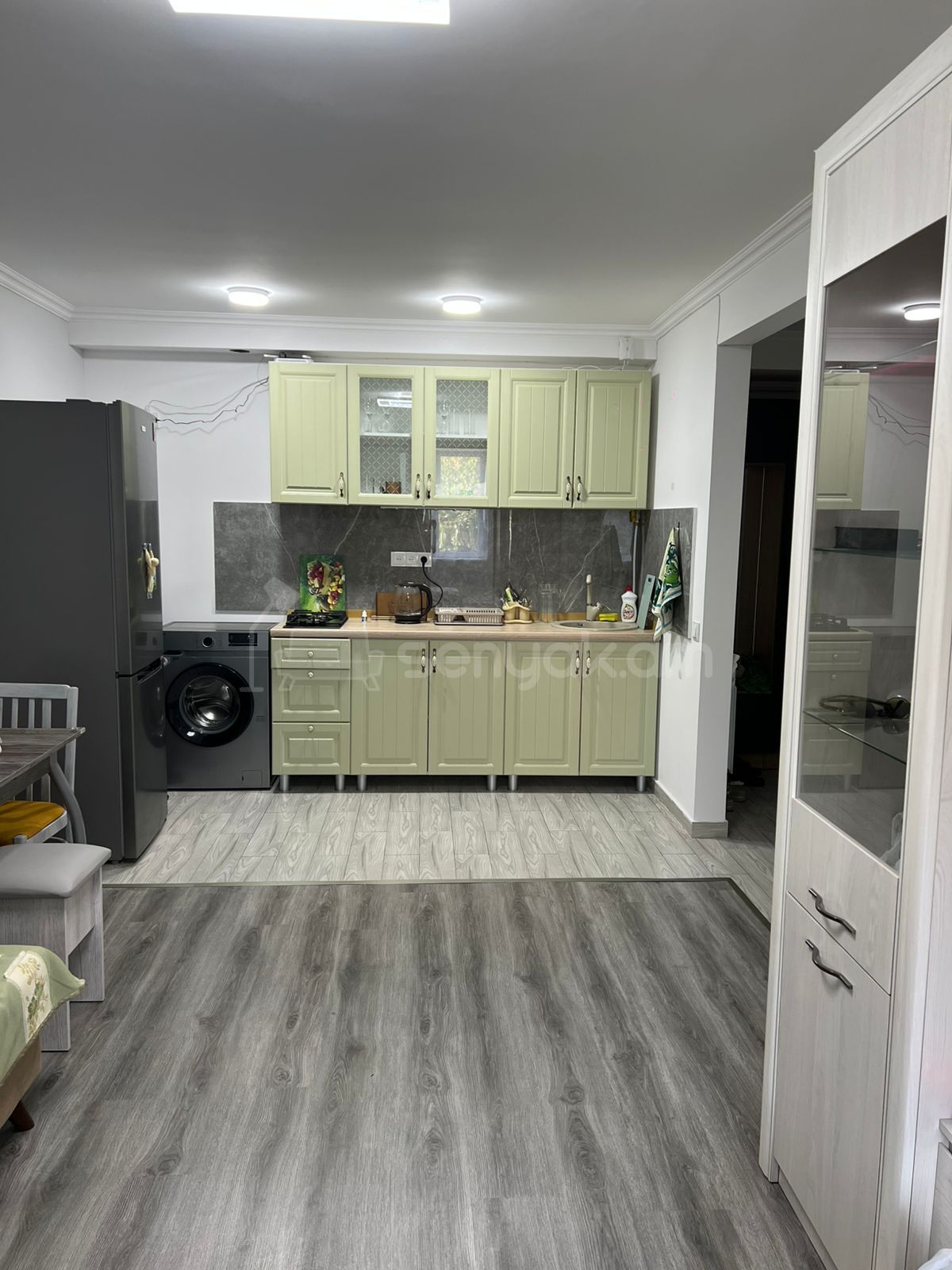 2 Սենյականոց Բնակարան Քարե Շենքում, 40քմ, 2/5 հարկ, Դիզայներական Վերանորոգված, Կահավորված, Արևկող