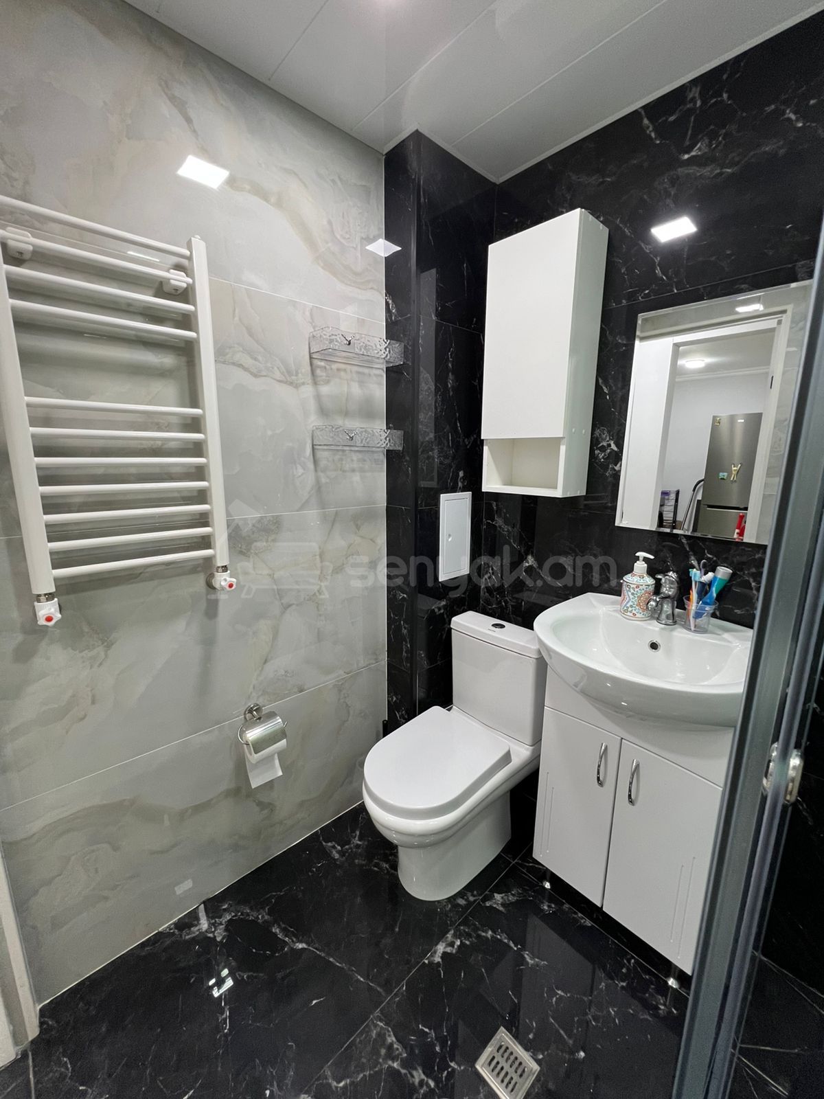 2 Սենյականոց Բնակարան Քարե Շենքում, 40քմ, 2/5 հարկ, Դիզայներական Վերանորոգված, Կահավորված, Արևկող