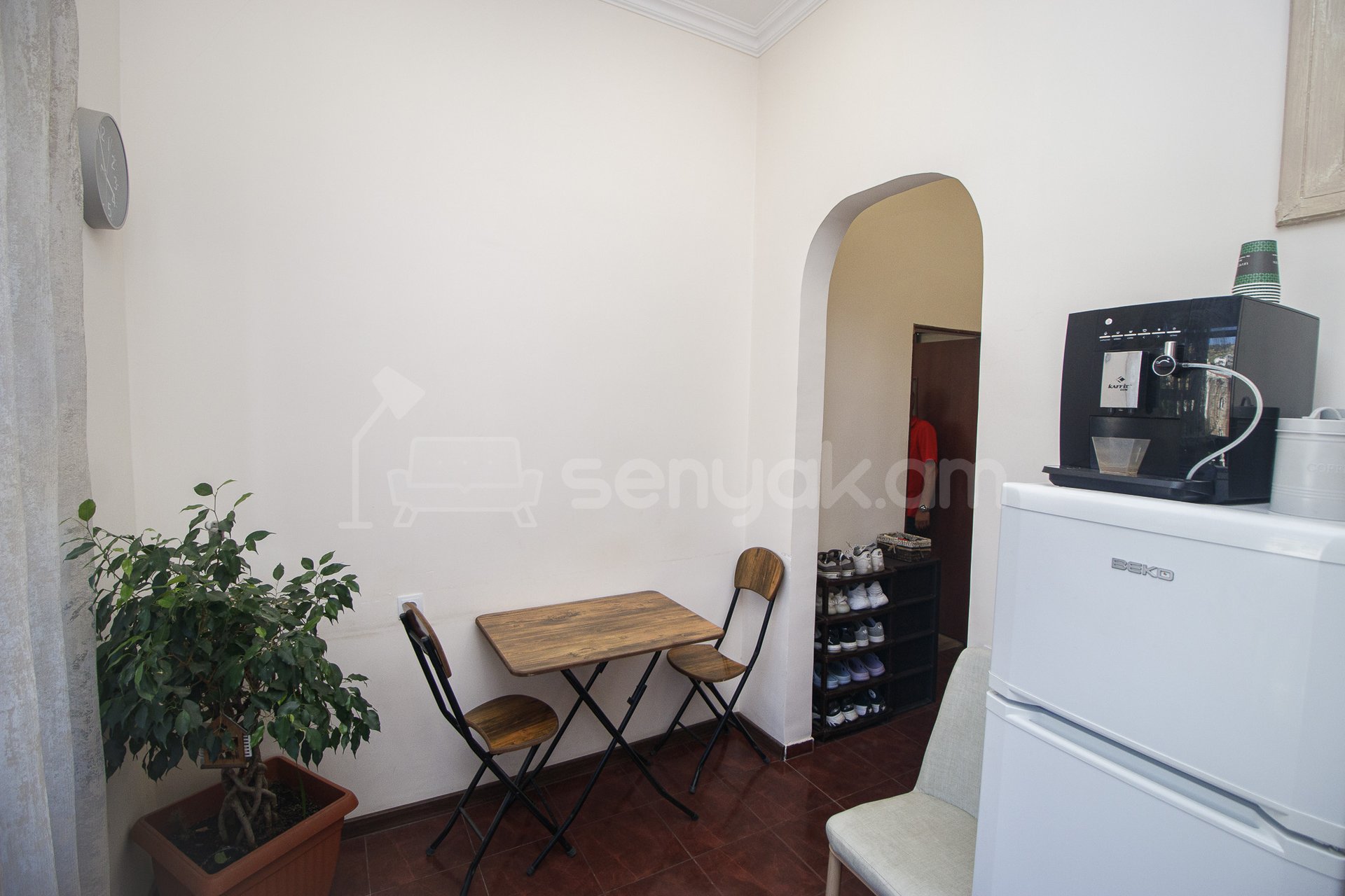 1 Սենյականոց Բնակարան Քարե Շենքում, 38քմ, 4/5 հարկ, Կապիտալ Վերանորոգված