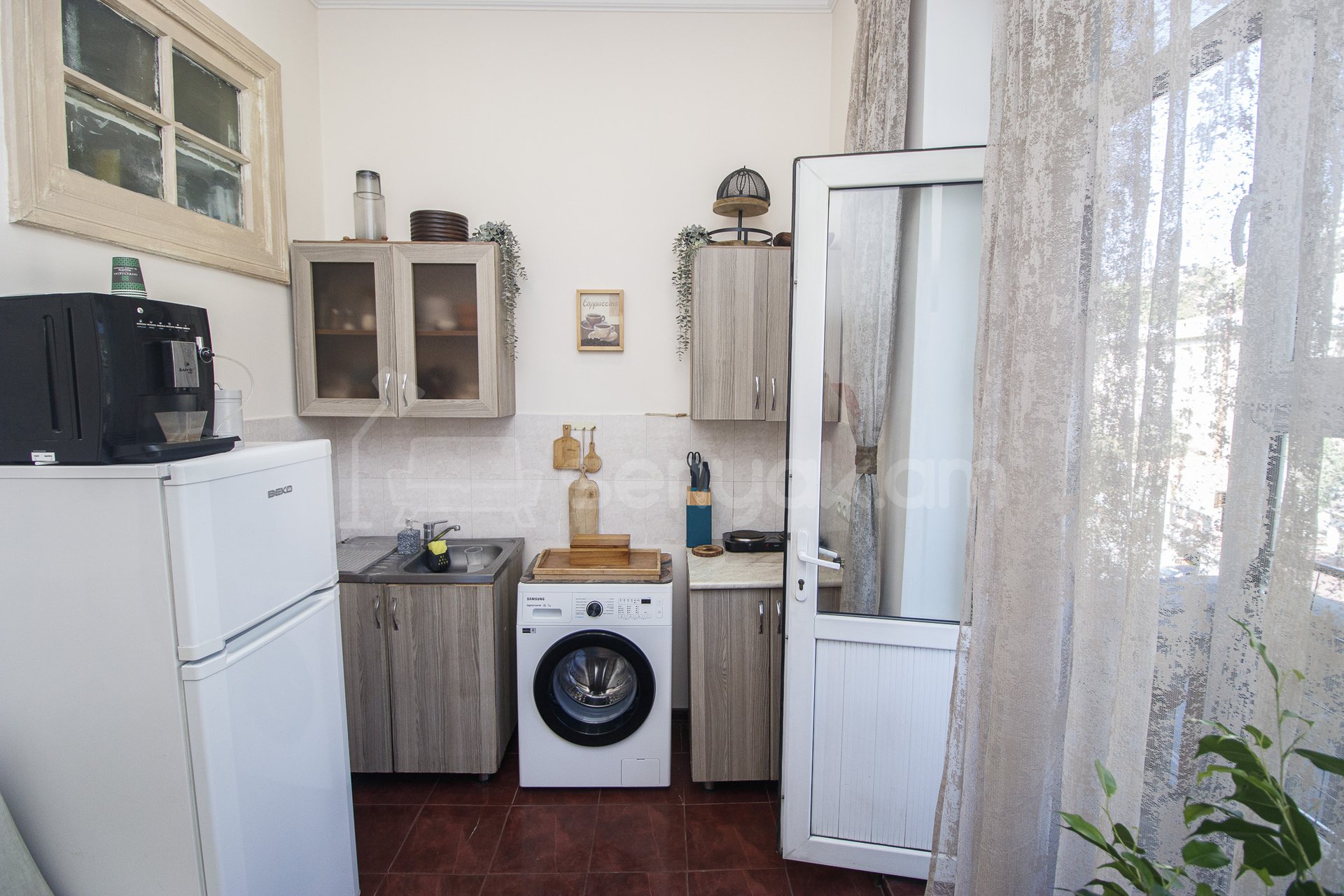 1 Սենյականոց Բնակարան Քարե Շենքում, 38քմ, 4/5 հարկ, Կապիտալ Վերանորոգված