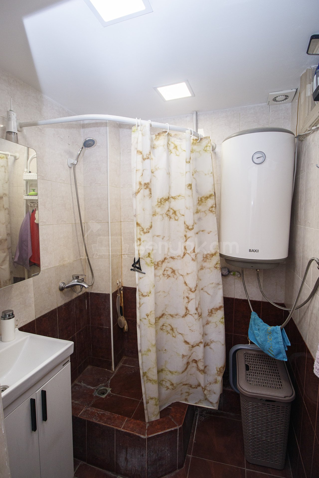 1 Սենյականոց Բնակարան Քարե Շենքում, 38քմ, 4/5 հարկ, Կապիտալ Վերանորոգված