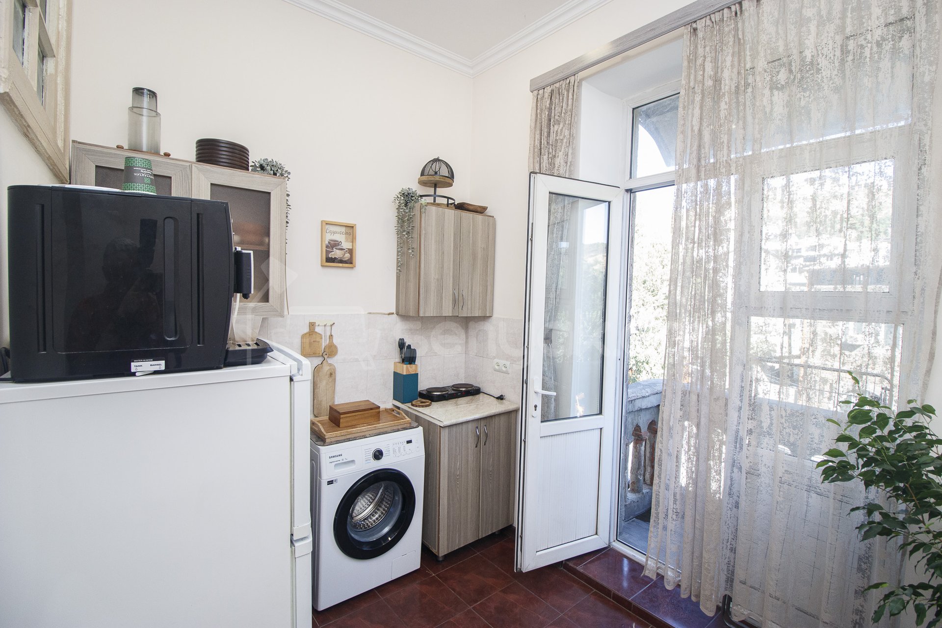 1 Սենյականոց Բնակարան Քարե Շենքում, 38քմ, 4/5 հարկ, Կապիտալ Վերանորոգված