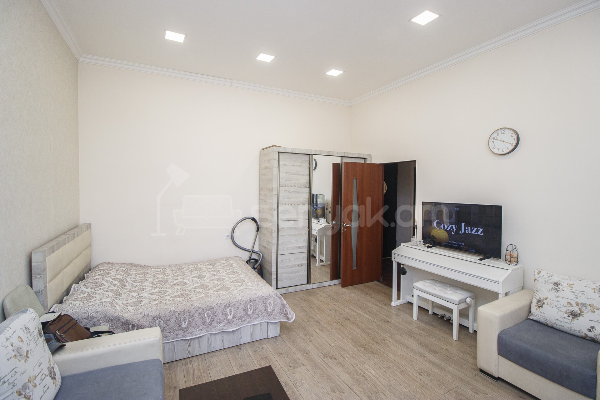 1 Սենյականոց Բնակարան Քարե Շենքում, 38քմ, 4/5 հարկ, Կապիտալ Վերանորոգված