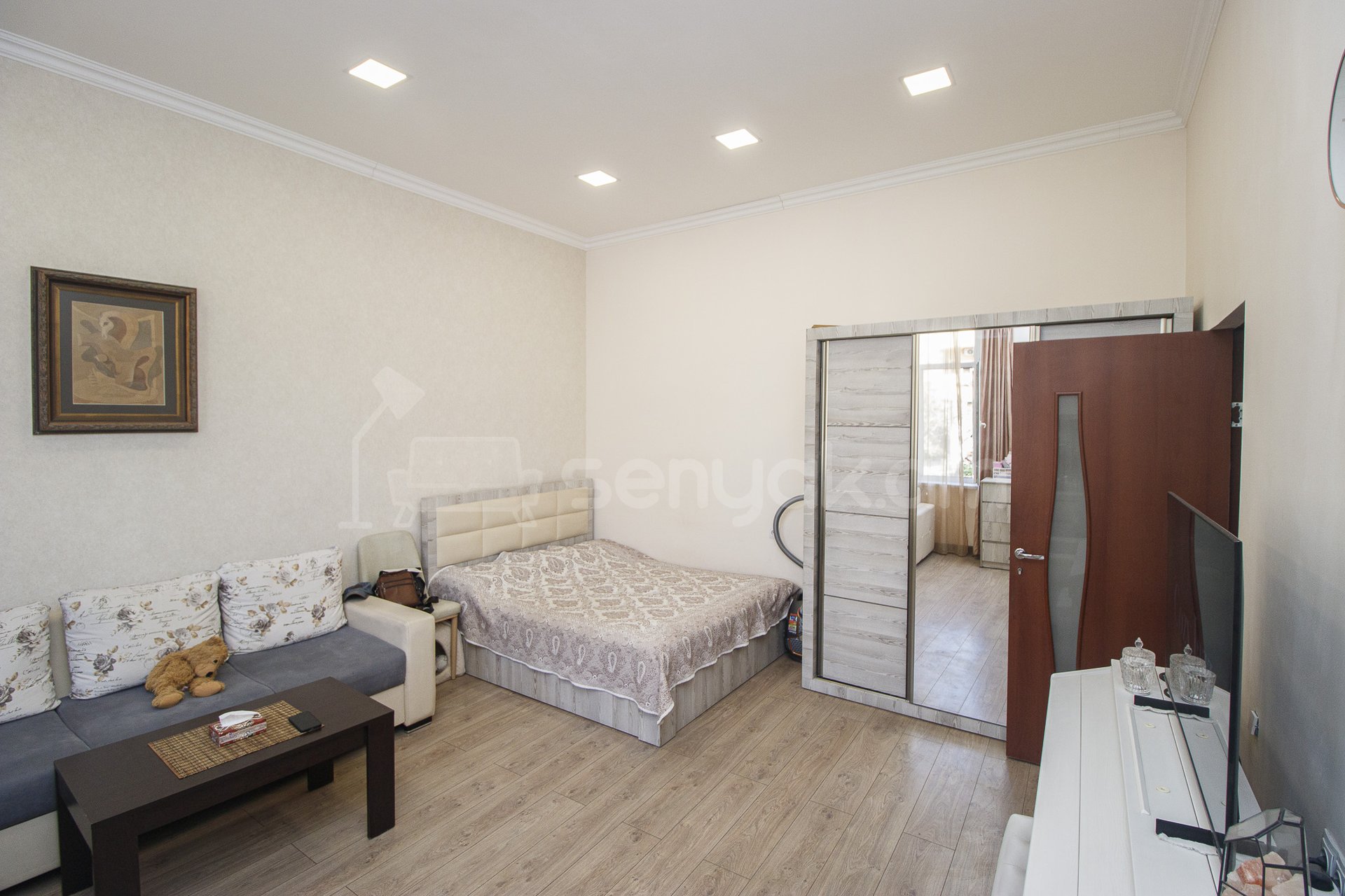 1 Սենյականոց Բնակարան Քարե Շենքում, 38քմ, 4/5 հարկ, Կապիտալ Վերանորոգված