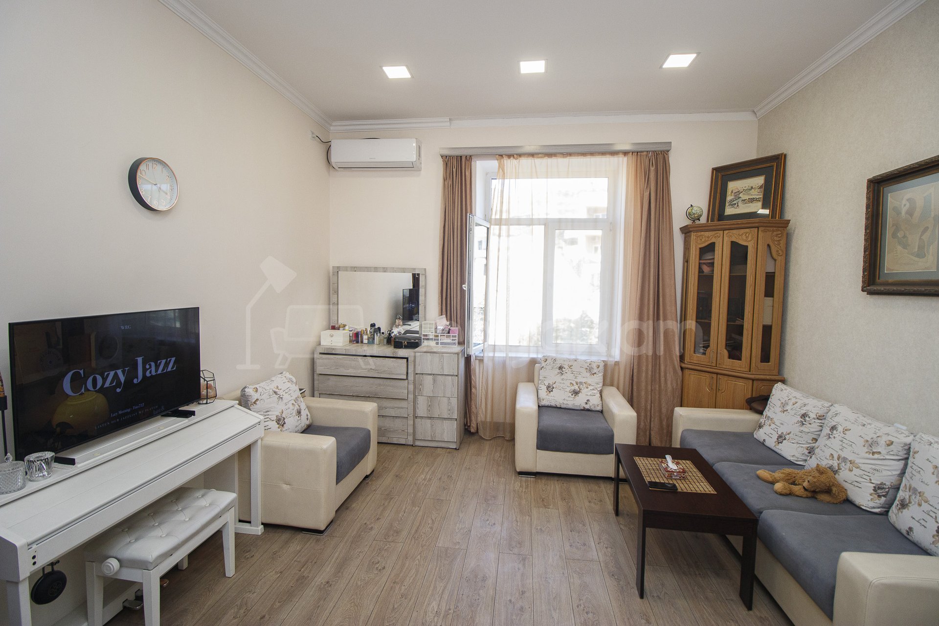 1 Սենյականոց Բնակարան Քարե Շենքում, 38քմ, 4/5 հարկ, Կապիտալ Վերանորոգված