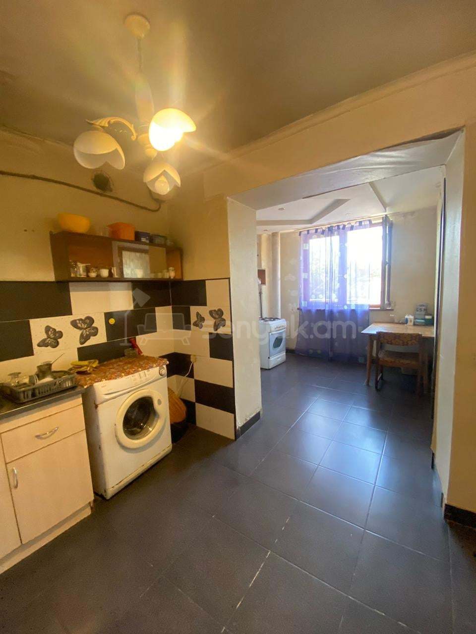 3 Սենյականոց Բնակարան Քարե Շենքում, 67քմ, 3/4 հարկ, Կոսմետիկ Վերանորոգված