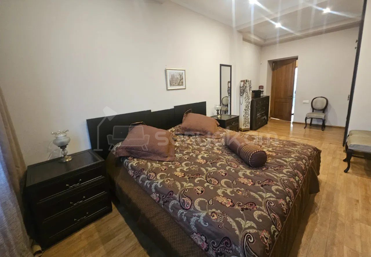 4 Սենյականոց Բնակարան Քարե Շենքում, 172քմ, 3/5 հարկ, Կապիտալ Վերանորոգված