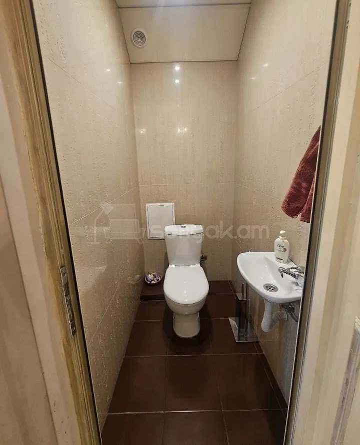 4 Սենյականոց Բնակարան Քարե Շենքում, 172քմ, 3/5 հարկ, Կապիտալ Վերանորոգված