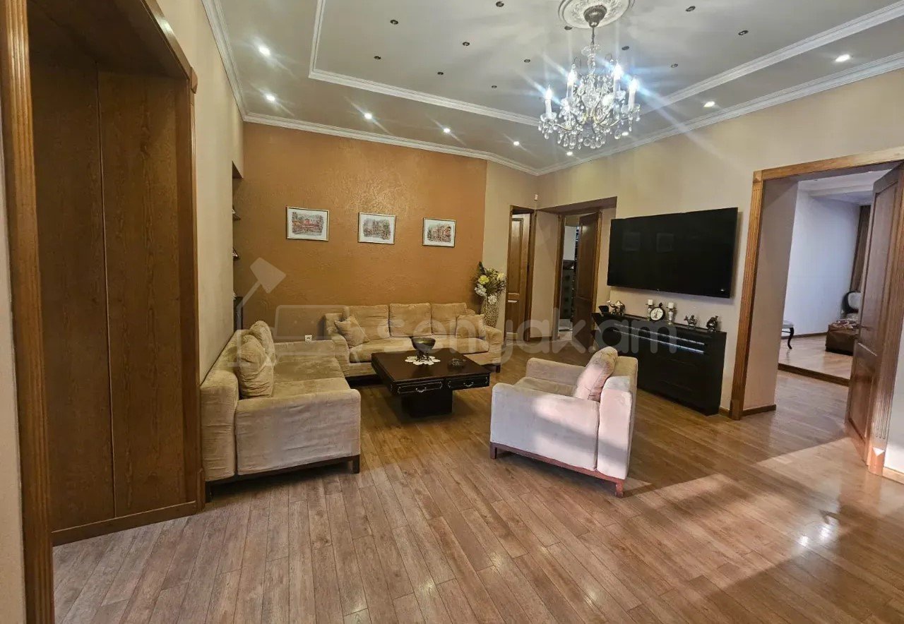 4 Սենյականոց Բնակարան Քարե Շենքում, 172քմ, 3/5 հարկ, Կապիտալ Վերանորոգված