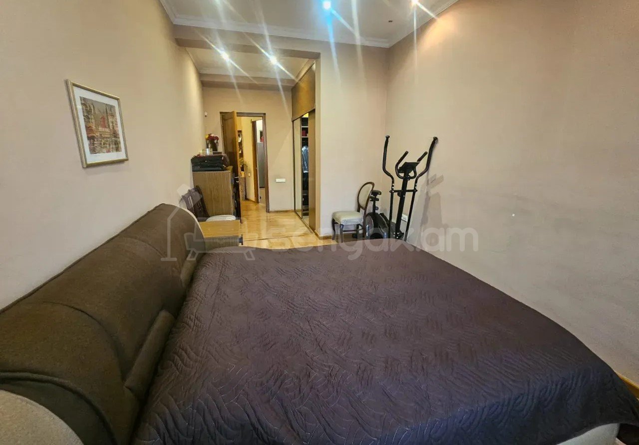 4 Սենյականոց Բնակարան Քարե Շենքում, 172քմ, 3/5 հարկ, Կապիտալ Վերանորոգված