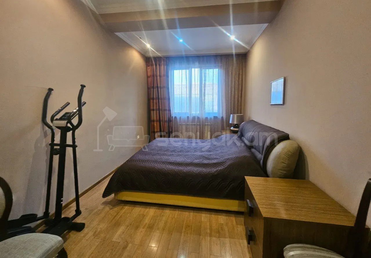 4 Սենյականոց Բնակարան Քարե Շենքում, 172քմ, 3/5 հարկ, Կապիտալ Վերանորոգված